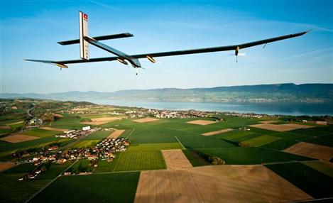 Avião movido a energia solar dará volta ao mundo