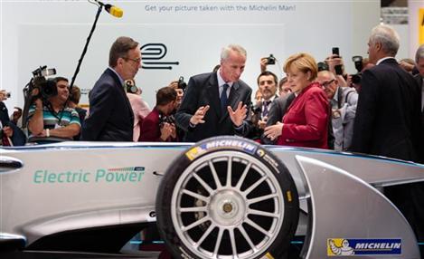 Merkel exalta mobilidade do futuro