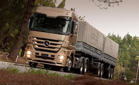 Mercedes-Benz aumenta venda de caminhões pesados