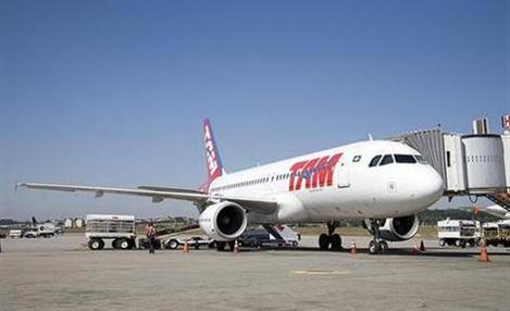 TAM terá internet e celular em voos internacionais