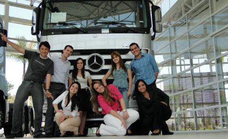 Daimler leva estudantes para fórum na Alemanha