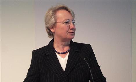 Ministra alemã da Educação perde título de doutora